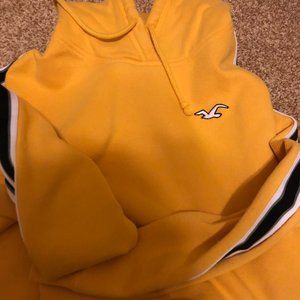 Hollister Cropped Sweatshirt